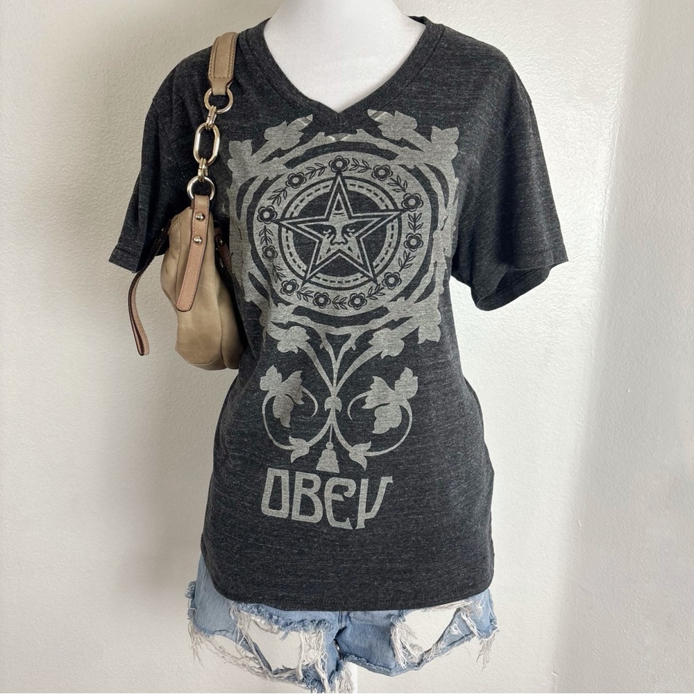 Obey Graphic V-Neck Tee – Baroque Star Print – Size L